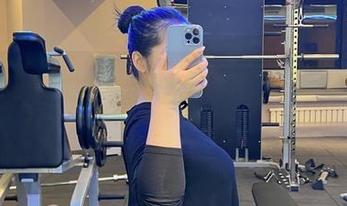 微密圈 – 120斤的小王同学带你走进她的JK私拍写真，究竟会藏着什么秘密呢？