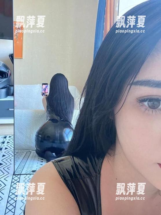 微密圈 - 120斤的小王同学的私房写真：蕾丝包臀裙穿起来简直是‘吸睛无数’，连蚊子都不放过！