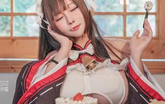 KANEKO咔喵这组“濑明日奈同人女仆”精选套图，温柔与挑逗刚好在一线之间，这感觉你懂的。