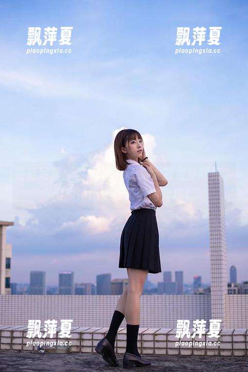 Kitaro_绮太郎 最新写真:当Kitaro_绮太郎变身厨娘,厨房瞬间变成了时尚秀场!