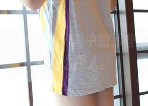 ROSI制服图库：光影中的那些瞬间，竟然那么撩人。