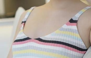 ROSI黑边蕾丝：看这美图，套图背后藏着多少想象