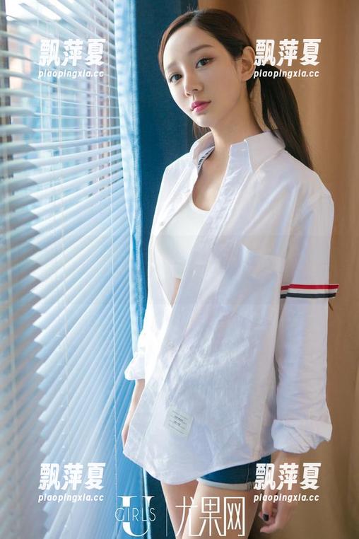 UGirls尤果网 - 柔软的画布，游子熙与透明写真：原图下的微风与暗影