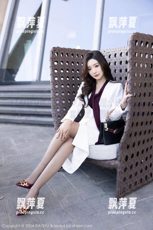 XIAOYU语画界-梦心月 XIAOYU语画界 - 梦心月原图:这是什么奇妙的女孩探索?套图里藏着我的表情包!