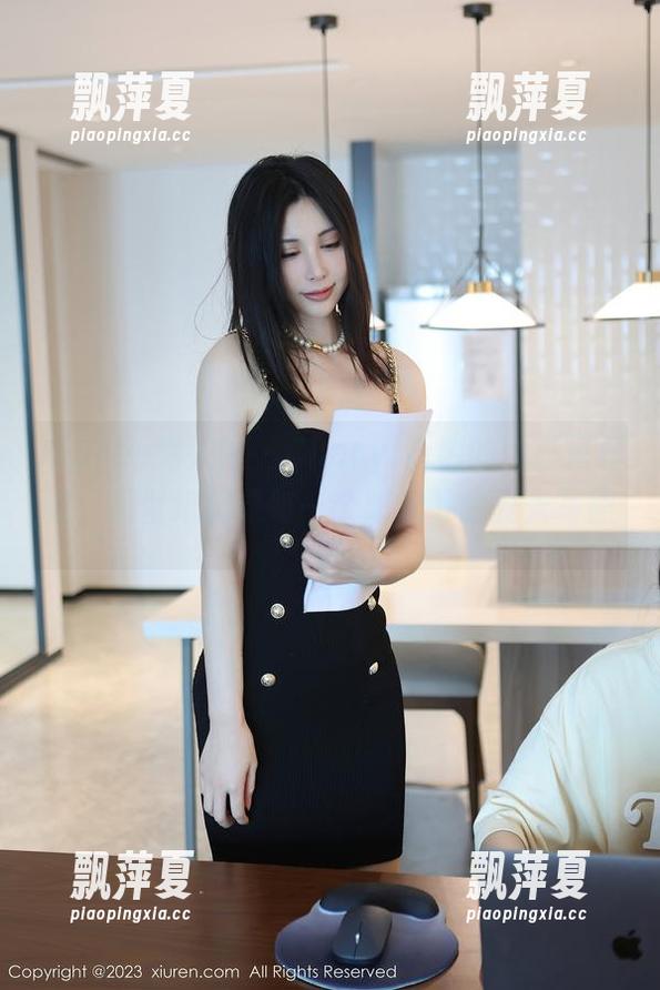 Xiuren秀人网 - Cheryl青树的比基尼日记：用壁纸记录每一个阳光下的夏天写照。