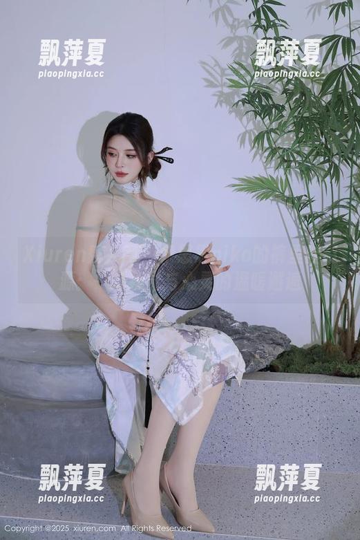 Xiuren秀人网 - 伊思思niko的裤里丝资源：一场视觉与心灵的温暖邂逅