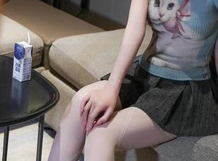 Xiuren秀人网 – 何梦兮Stacy的连衣裙美图更新：每一张都是旅行的开始！