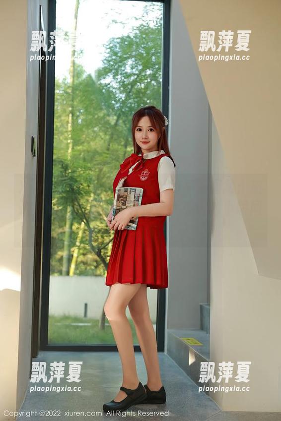 Xiuren秀人网 - 蜜桃cc的高清图集：旅拍，除了风景，还有那些无意识的小瞬间？