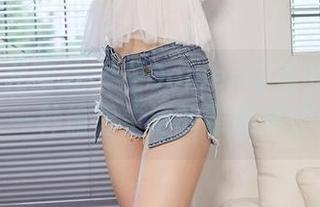 YouMi尤蜜荟 – 在Domen瑶瑶的居家写真里，一种偷看生活的罪恶感油然而生