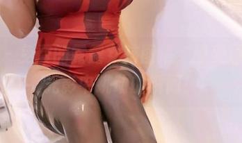 丽柜 – 免费的露露女孩图集，感受那些在光影中跳动的瞬间！