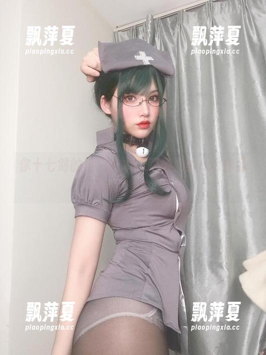 你十七鸽的黑白绘本，跟随她的cos作品畅游幻想之海！