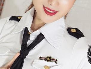 克拉女神 – 在曼琼的网袜全套写真里，时光似乎变得柔软。