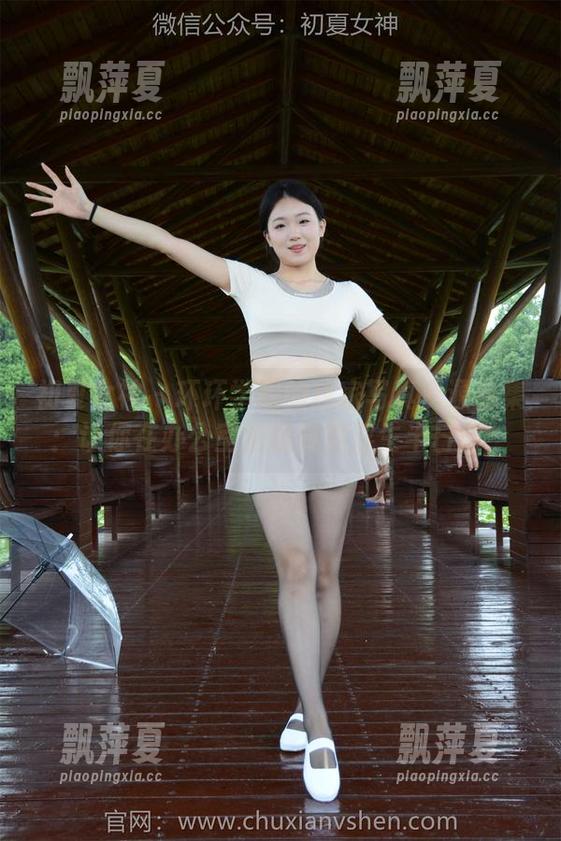 初夏女神-环环 初夏女神 - 环环学姐的独家写真资源合集:让你在办公室都能偷得浮生半日闲!