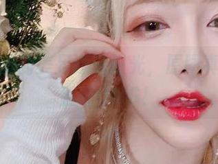 当啾小妍的美足邂逅阳光，原图真是让我直呼OMG！