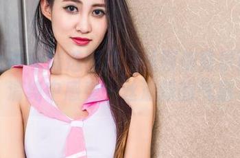 头条女神 – 精选图库：从阿依努尔瓦娅的清纯中感受一丝清新的气息