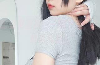 女主K的比基尼画报：一键下载，送你夏日的鲜活气息！