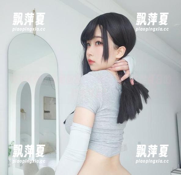 女主K的比基尼画报：一键下载，送你夏日的鲜活气息！