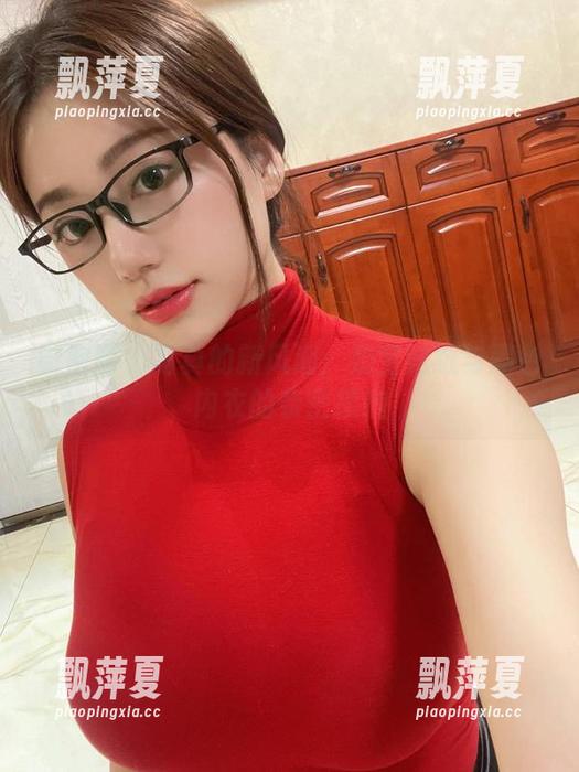 奶宝妹纸 微密圈 - 写真的新风潮:奶宝妹纸与黑色内衣的亲密接触