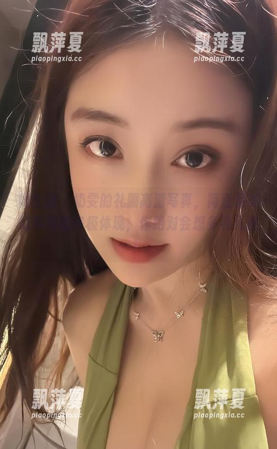 微密圈 - 奶雯的礼服高清写真，简直是美好瞬间的终极体现，你绝对会想多看几遍！
