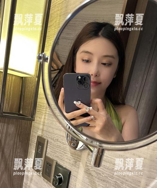 微密圈 - 奶雯图集：小秀一下，好像这就是我心中的“拍照神仙”！