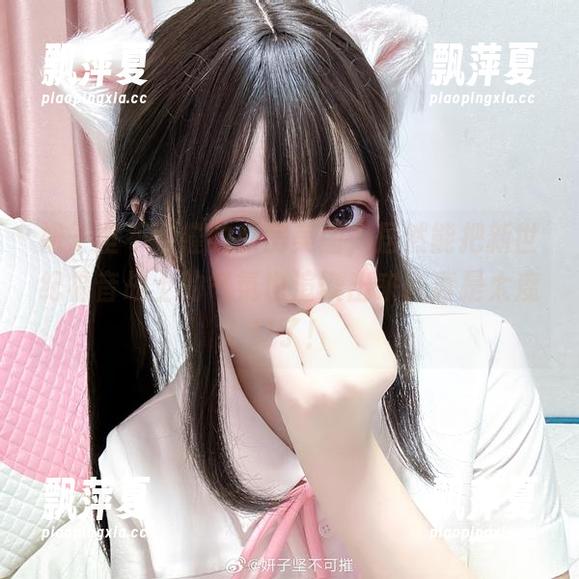 妍子坚不可摧的私房美图，居然能把新世纪福音战士的气氛也渲染出来，真是太魔幻了！
