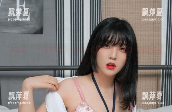 宋哈娜(송하나)高清写真：当破洞牛仔裤遇上居家生活，真的是随缘组合！