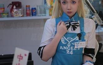 最新写真探秘：小和甜酒与明日方舟的旗袍双人御守，如何做到既优雅又俏皮？