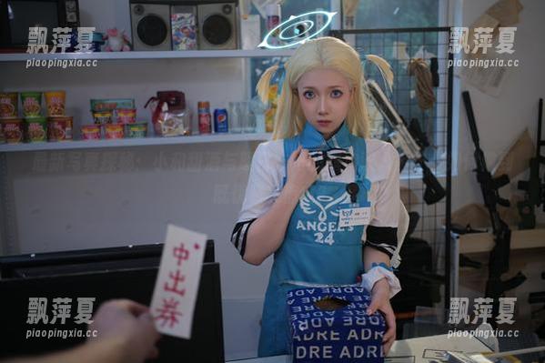 最新写真探秘：小和甜酒与明日方舟的旗袍双人御守，如何做到既优雅又俏皮？