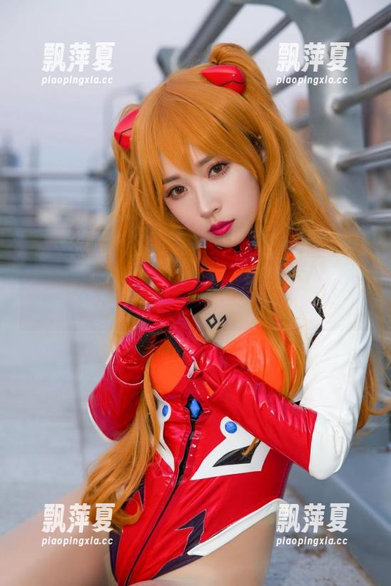 小女巫露娜 图片曝光!小女巫露娜的私拍在户外,小米裙VS风暴!