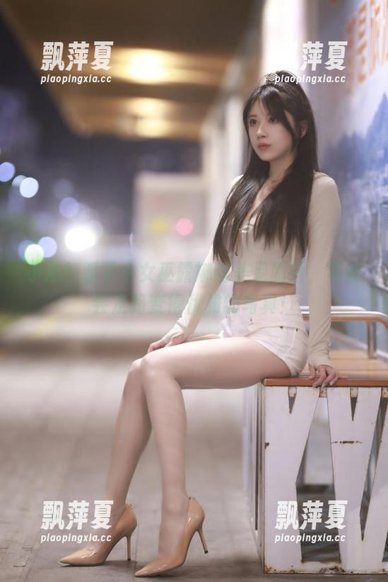 小心！看了小女巫露娜的美足图片，可能会走路变得优雅的写真！