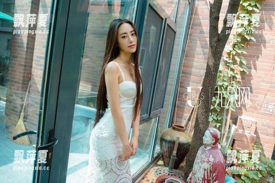 尤果网 - 曼妮儿牛仔裤图集：当风吹到牛仔裤上的时候，那绝对是个浪漫的瞬间！