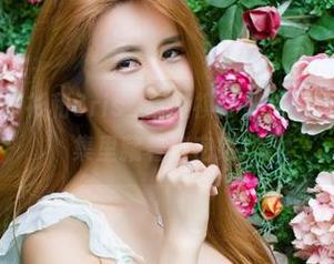尤物馆 – 白衬衫和Cris_卓娅祺：恍惚之间的柔美，合集里藏着秘密哦！