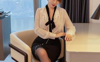 尤蜜荟 – 小海臀Rena与女神的交汇：打卡这片写真图库！