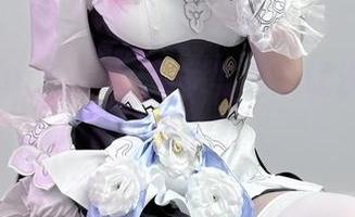 幼爱youmeko的居家写真：让沙发也能时尚走秀