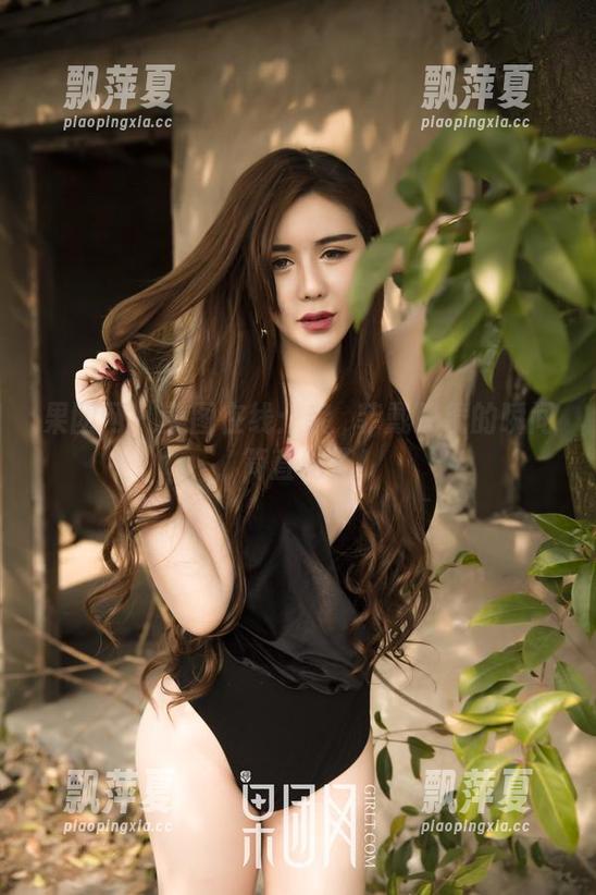 果团网 - 美图在线：龚玥菲戴眼镜的瞬间，简直绝了！
