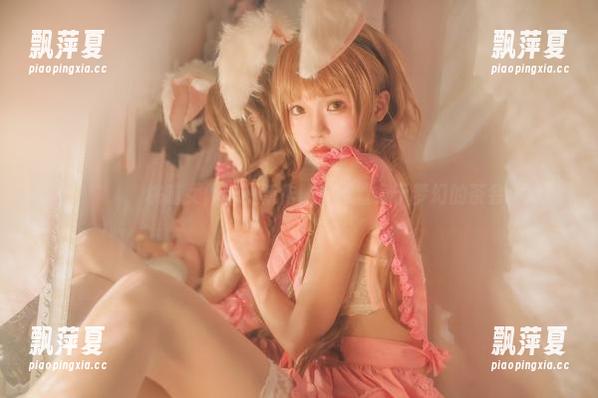 تابع桜桃喵女仆cos新作，仿佛置身于梦幻的茶会！