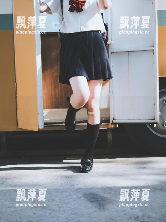 河豚抚子 在高清图库里沉醉:河豚抚子的眼镜又美又奇特