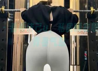 微密圈 – 看看洁己u，私房睡衣原图里的青春气息