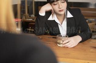 免费的福利！洛璃LoLiSAMA的美脚作品，让你欲罢不能