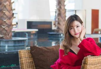 爱蜜社 – 那双棉袜的故事：杨紫嫣私拍图包的香气潜藏