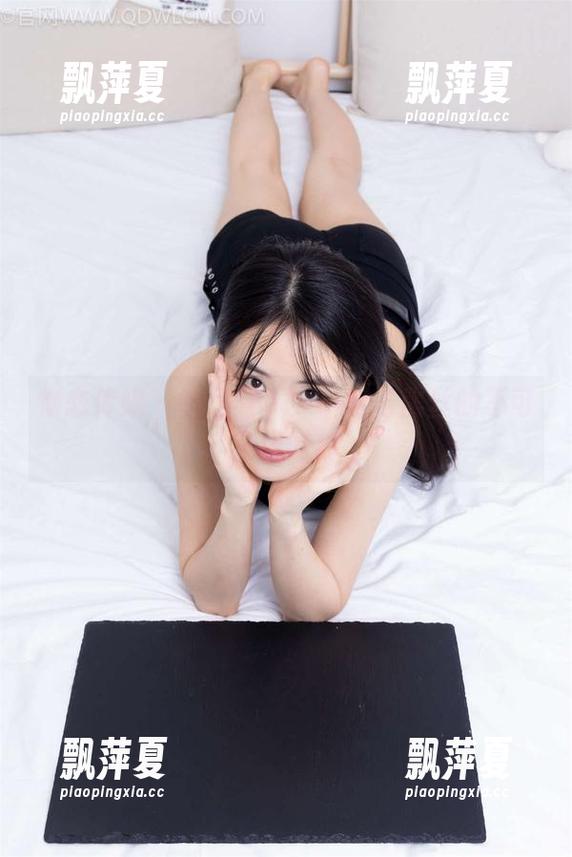 物恋传媒 - 私房写真：小昭与黑丝的不可言说时刻