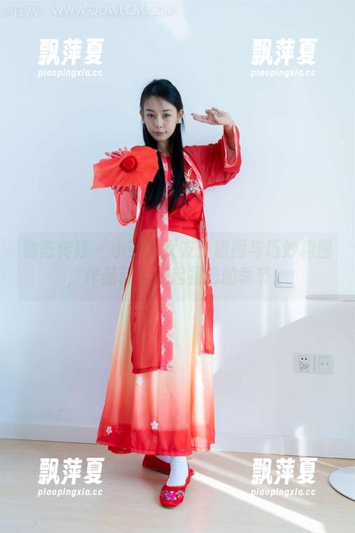 物恋传媒-小茶 物恋传媒 - 小茶的女友:原图与巧妙构图,作品让人想起初恋的季节。