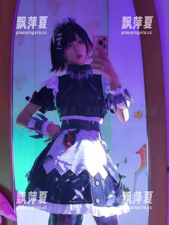 狐玖玖 潜入狐玖玖的泳池:火热写真,冰凉感受