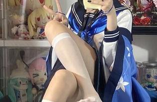 看白栎Shirly的桐生桔梗A，感觉自己在参加一场暗潮涌动的摄影派对！