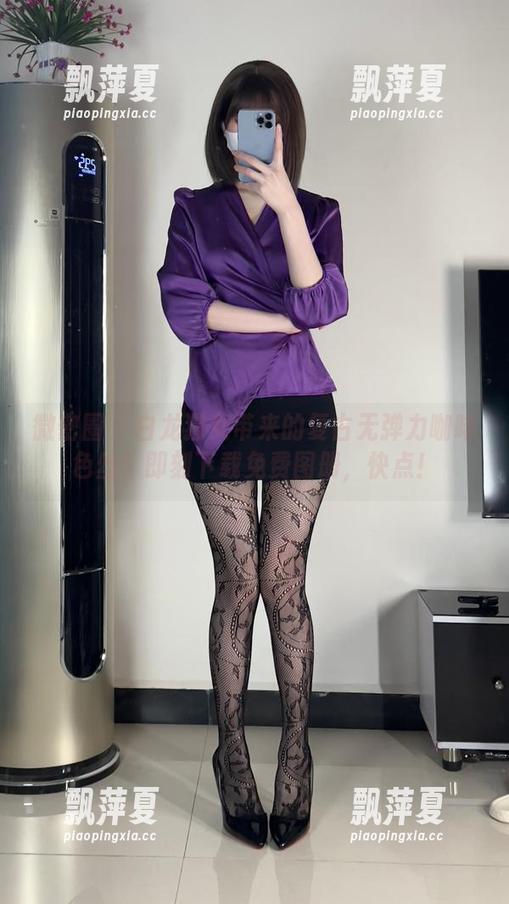 微密圈 - 白龙猫女带来的复古无弹力咖啡色丝：即刻下载免费图册，快点！