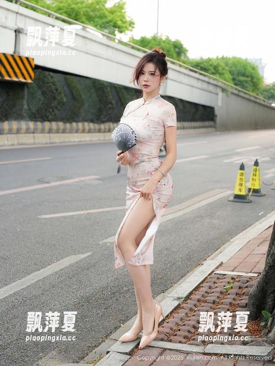 秀人网 - 当Suki_baby遇上双人：美图壁纸，让你的桌面也醉了