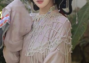 秀人网 – 佘贝拉bella眼镜很好看，高清写真里的神秘，大概人人都想一探究竟吧