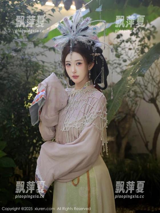 秀人网-佘贝拉bella 秀人网 - 佘贝拉bella眼镜很好看,高清写真里的神秘,大概人人都想一探究竟吧