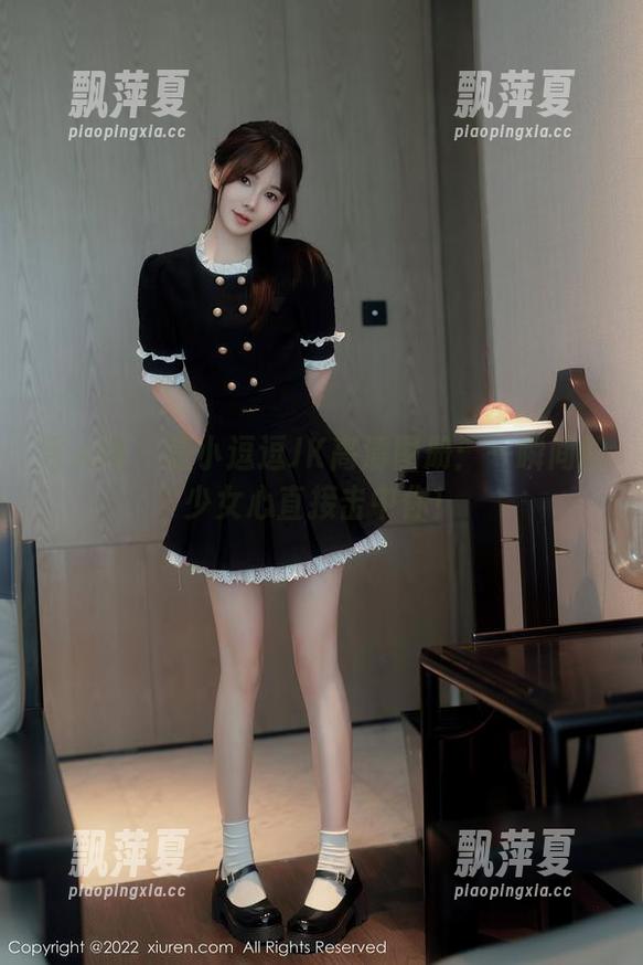 秀人网 - 是小逗逗JK高清图册：一瞬间的少女心直接击中你！
