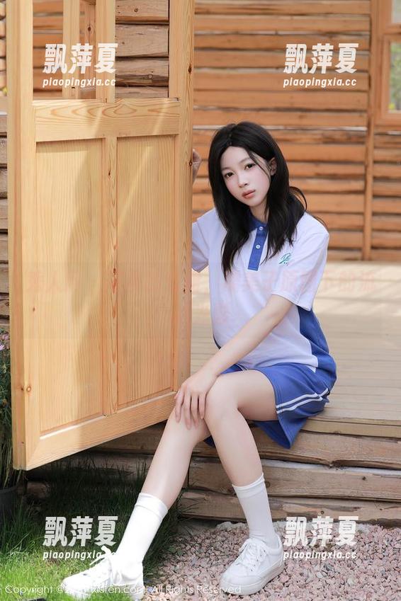 秀人网 - 写真的短裙，糯美子原图下的流淌光影